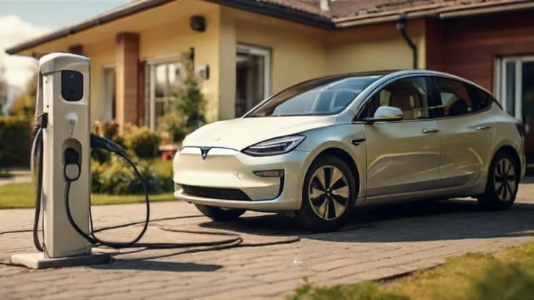 自宅で充電するEV(電気自動車)の電気代はいくら? 電力プラン次第で電気代に大きな差も?!