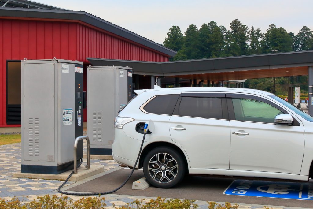 V1G(スマート充電)とは?V2Gとの違いや法人・社用車EV化で注目される理由